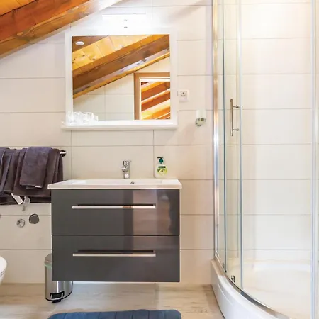 Feriehus Pet Friendly In With Jacuzzi Bijeli Vir