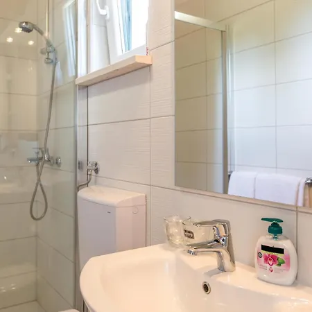 Holiday home Pet Friendly In With Jacuzzi *