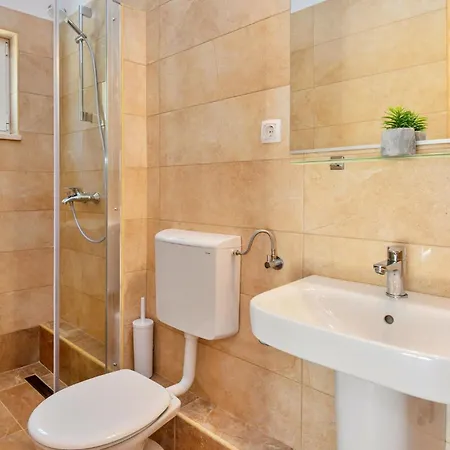 Holiday home Pet Friendly In With Jacuzzi